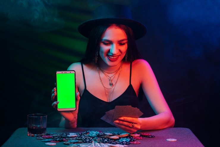 Fans sepak bola Eropa menyaksikan pertandingan melalui platform hiburan digital